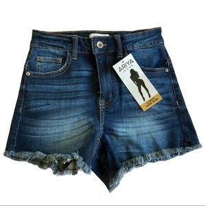 NWOT Ariya Jeans Curvy High Rise Junior Shorts 26